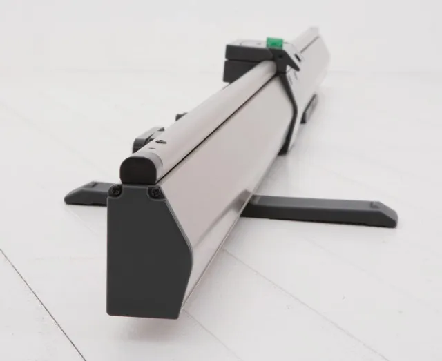 簡易スクリーン（100インチ　16：10）