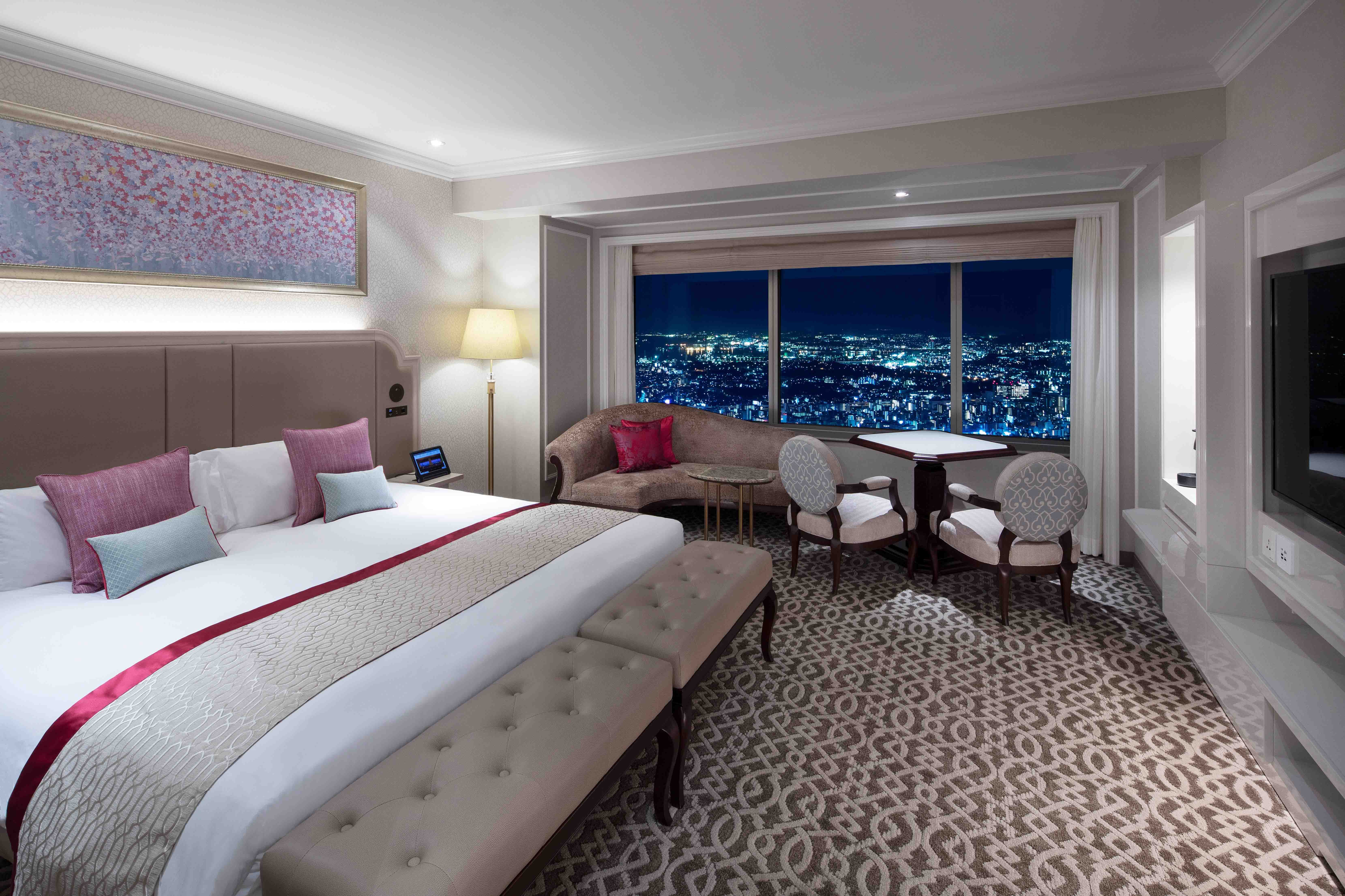 横浜を象徴するホテル内の什器、備品撤去作業