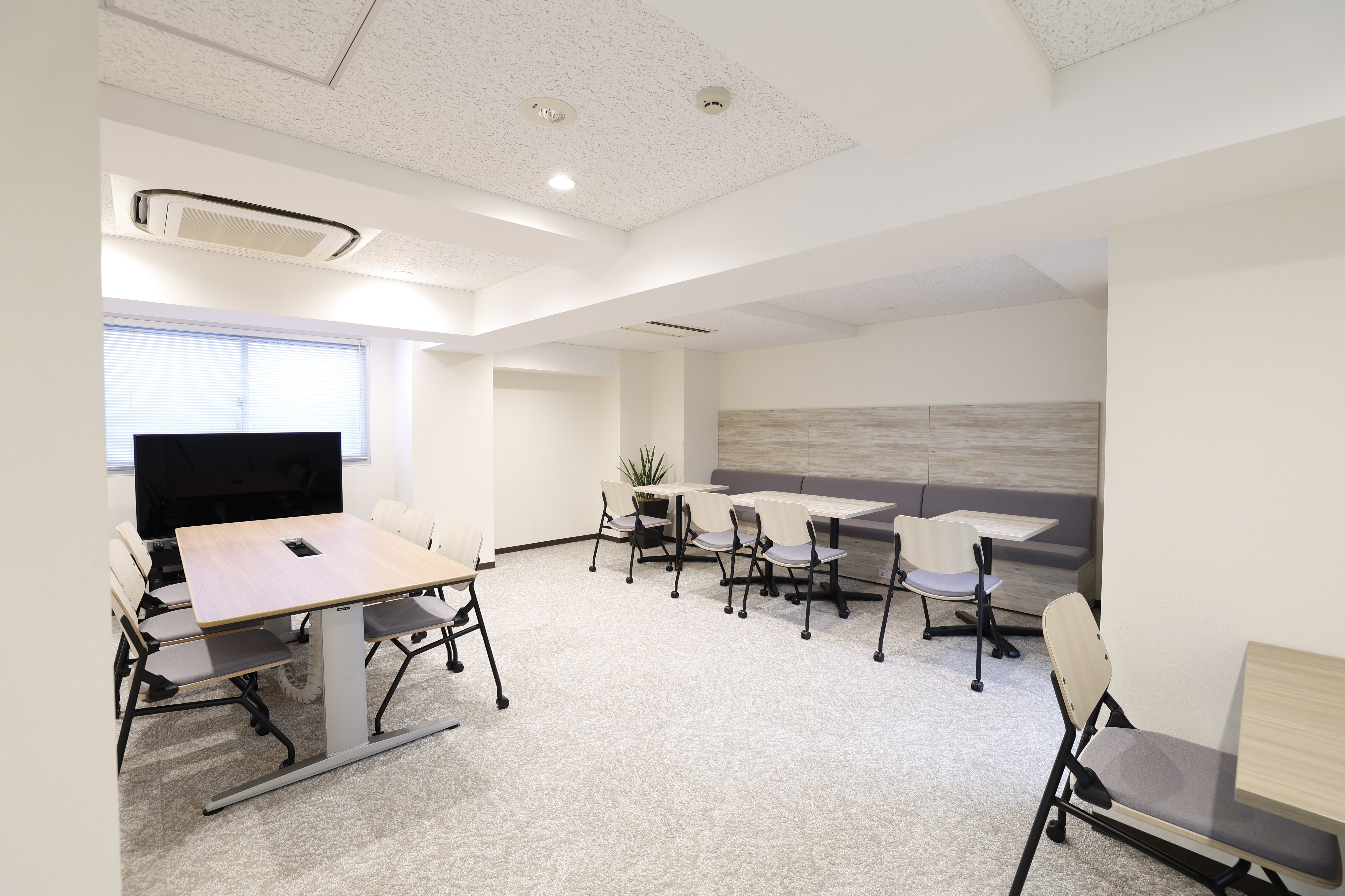 人と人が出会い、アイデアが育つ多目的スペース